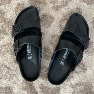 Barely worn Birkenstock Arizona EVA sandals black